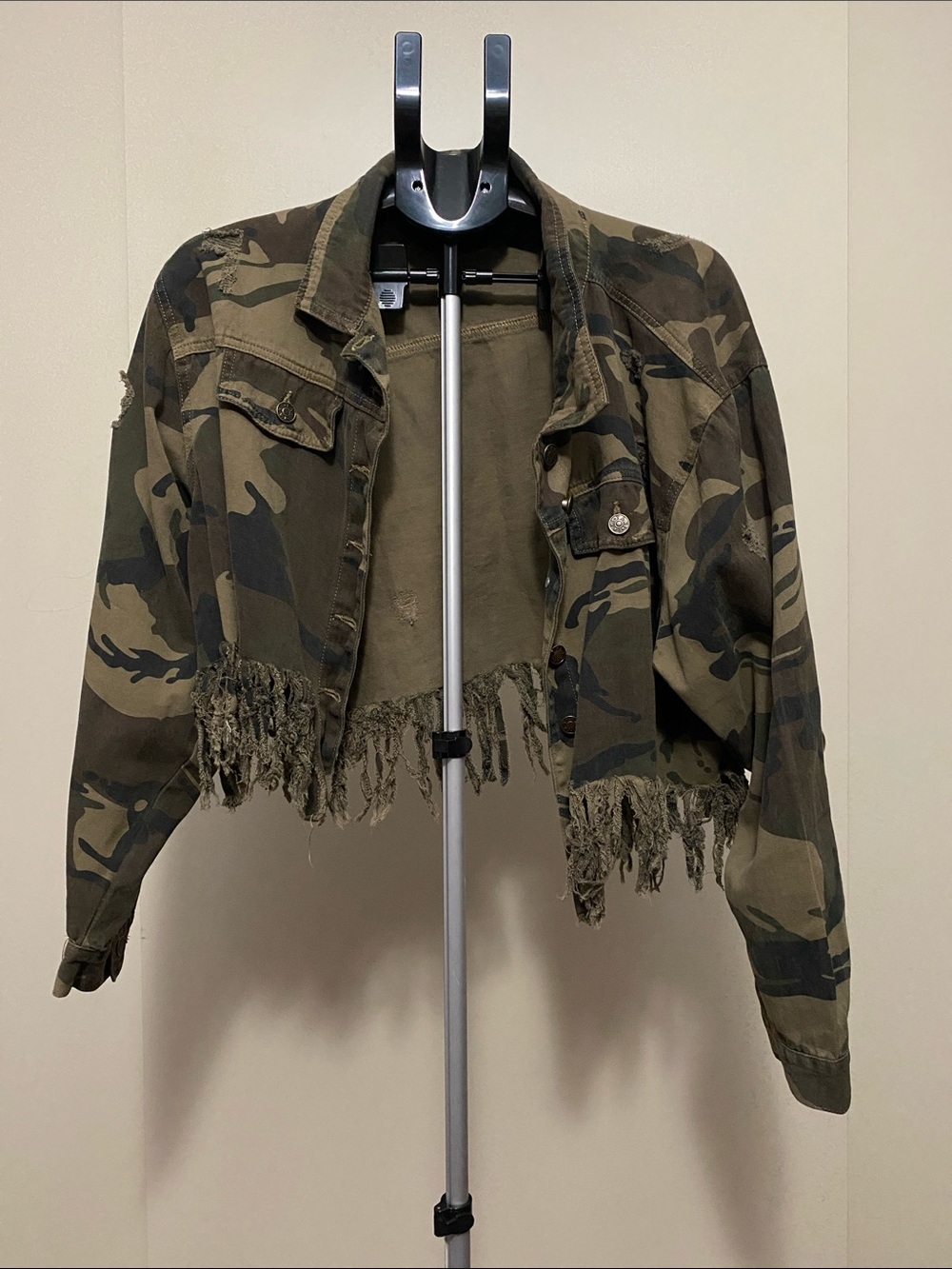 Distressed Cropped Camouflage Fringe Utility Jacket - Olive Green